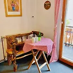 Cafe Pension Leopoldine Bed & Breakfast