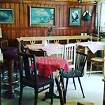 Cafe Pension Leopoldine Bed & Breakfast