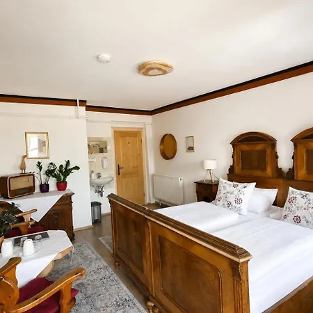 Cafe Pension Leopoldine Bed & Breakfast *