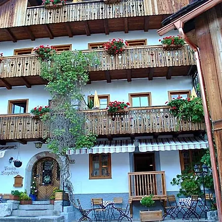 Cafe Pension Leopoldine Bed & Breakfast Hallstatt
