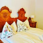 Bed & Breakfast Cafe Pension Leopoldine Hallstatt